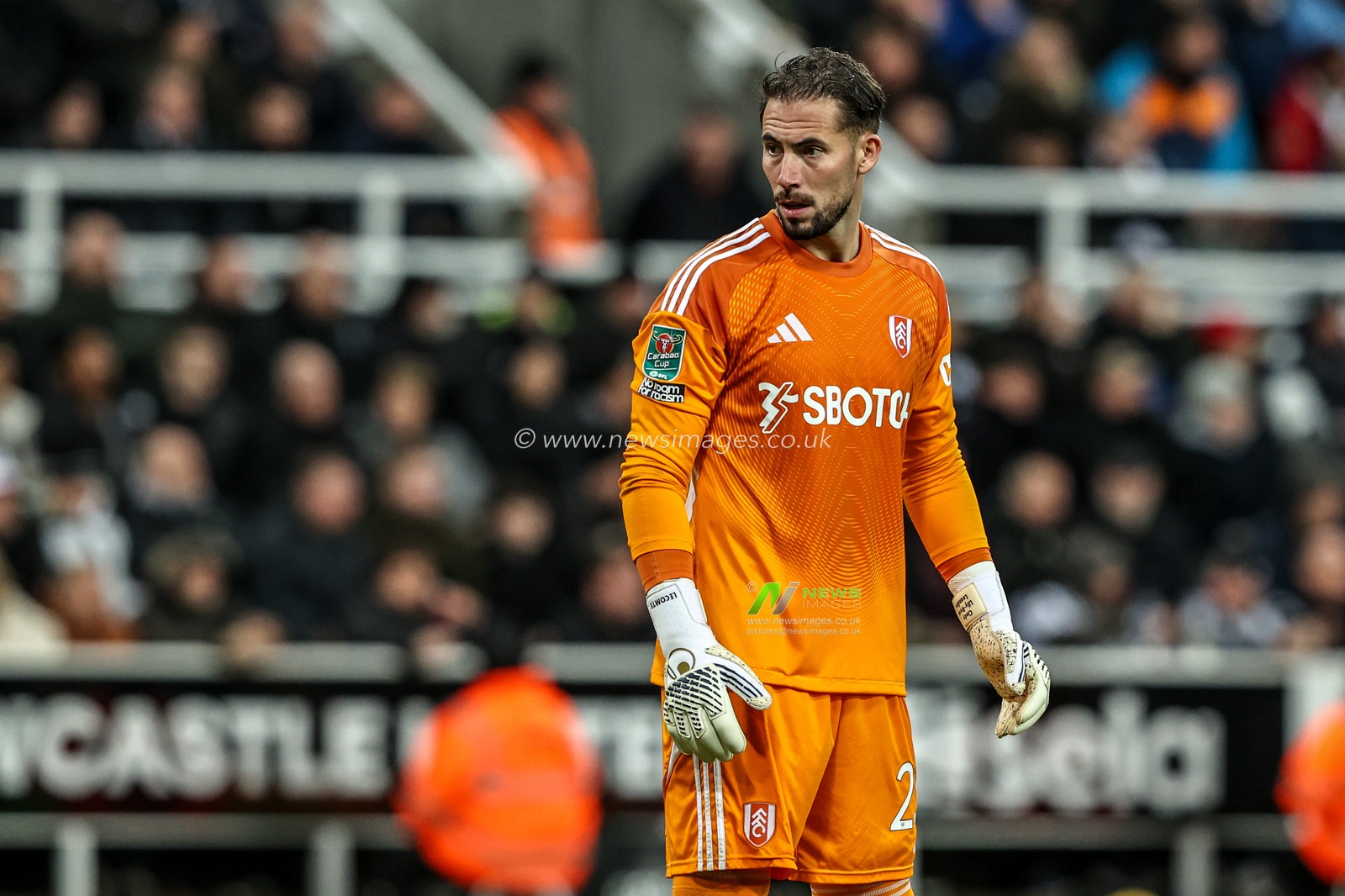 Fulham goalkeeper Benjamin Lecomte during the Carabao Cup Quarter Final match Newcastle United vs Fulham at St. James's Park, Newcastle, United Kingdom, 17th December 2025

(Photo by Alfie Cosgrove/News Images)

*** GER AUT SUI OUT ***