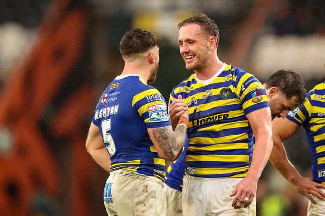 Warrington players applaud the fans a the final whistle during the Betfred Super League round 25 match Hull FC vs Warrington Wolves at MKM Stadium, Hull, United Kingdom on 29 August 2026

(Photo by Alfie Cosgrove/News Images)