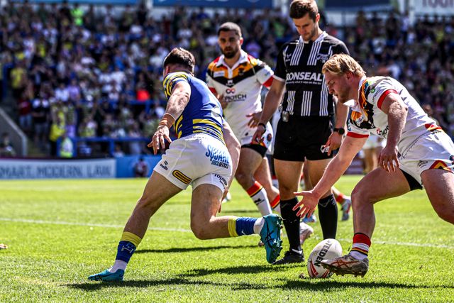 Josh Thewlis of Warrington Wolves goes over for a try during the Betfred Super League round 12 match Warrington Wolves vs Bradford Bulls at The Halliwell Jones Stadium, Warrington, United Kingdom on 24 May 2026

(Photo by Alfie Cosgrove/News Images)