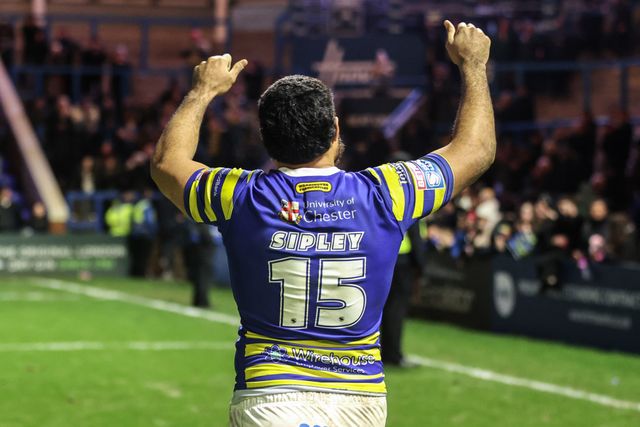 Toafofoa Sipley of Warrington Wolves celebrates with the fans during the Betfred Super League Round 1 match Warrington Wolves vs St Helens at The Halliwell Jones Stadium, Warrington, United Kingdom on 13 February 2026

(Photo by Alfie Cosgrove/News Images)