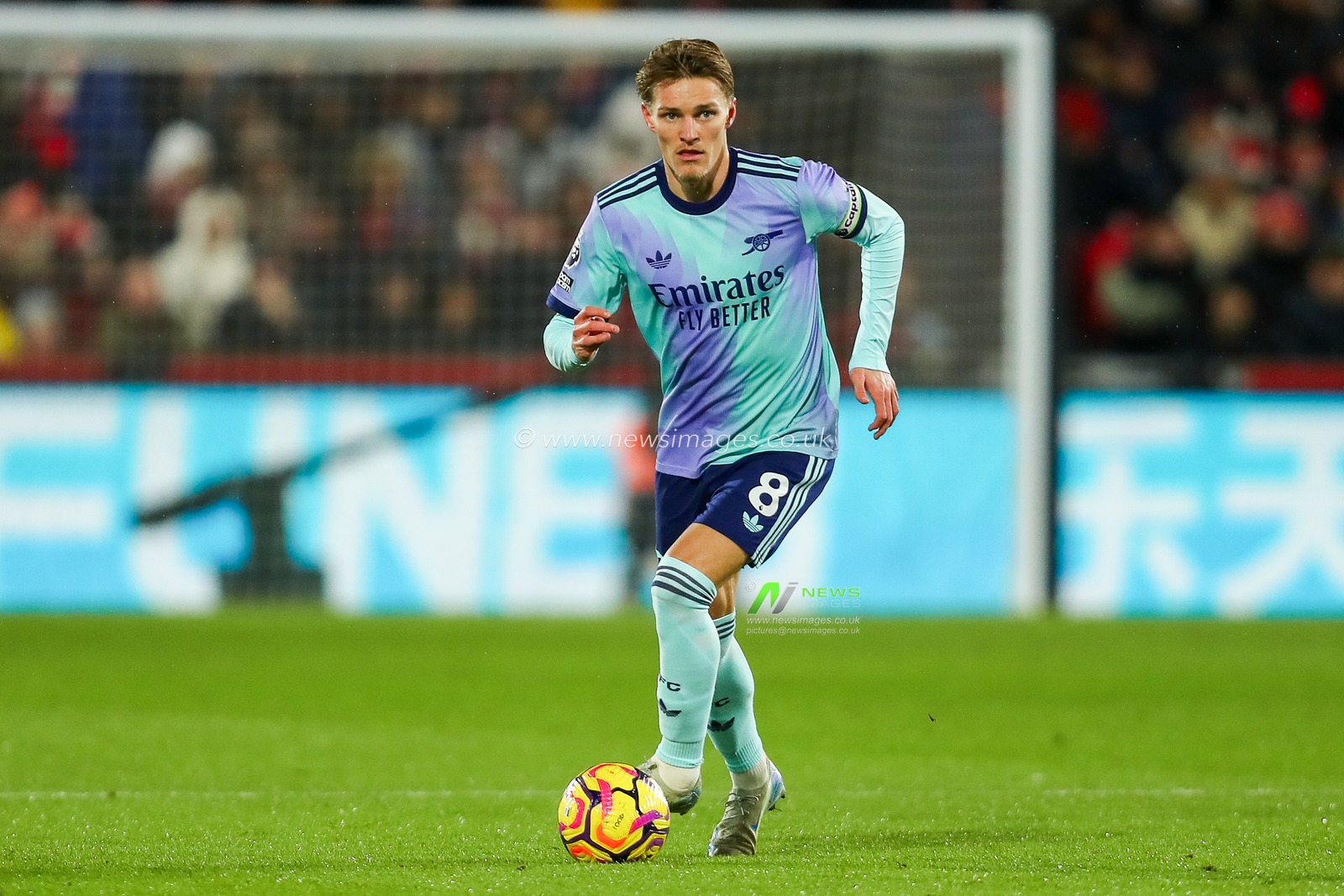 Martin Odegaard of Arsenal breaks with the ball during the Premier League match Brentford vs Arsenal at The Gtech Community Stadium, London, United Kingdom, 1st January 2025

(Photo by Izzy Poles/News Images)