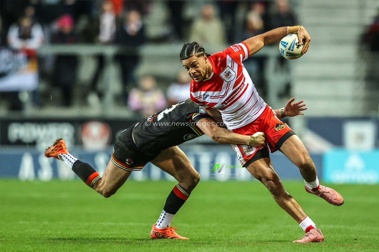 Lewis Murphy of St Helens is tackled by Luke Hooley of Bradford Bulls during the Betfred Super League round 4 match St Helens vs Bradford Bulls at The BrewDog Stadium, St Helens, United Kingdom on 07 March 2026

(Photo by Alfie Cosgrove/News Images)