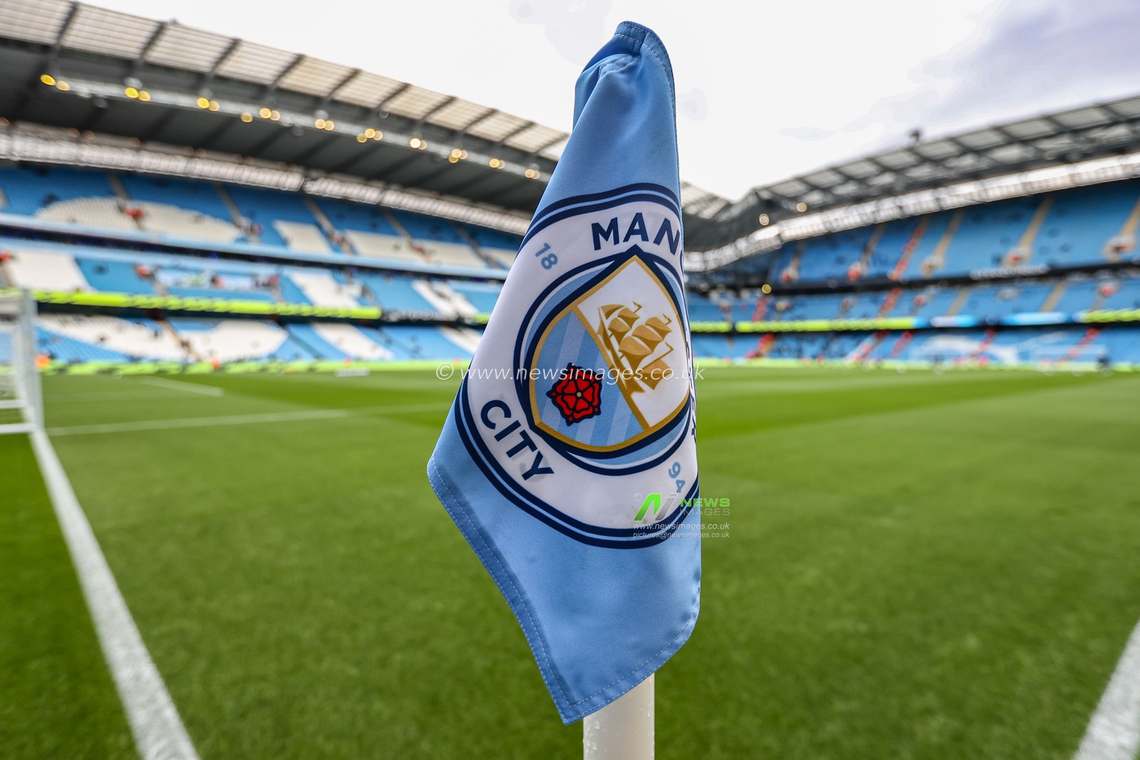 The Manchester City corner flag during the Premier League match Manchester City vs Brighton and Hove Albion at Etihad Stadium, Manchester, United Kingdom, 15th March 2025

(Photo by Alfie Cosgrove/News Images)