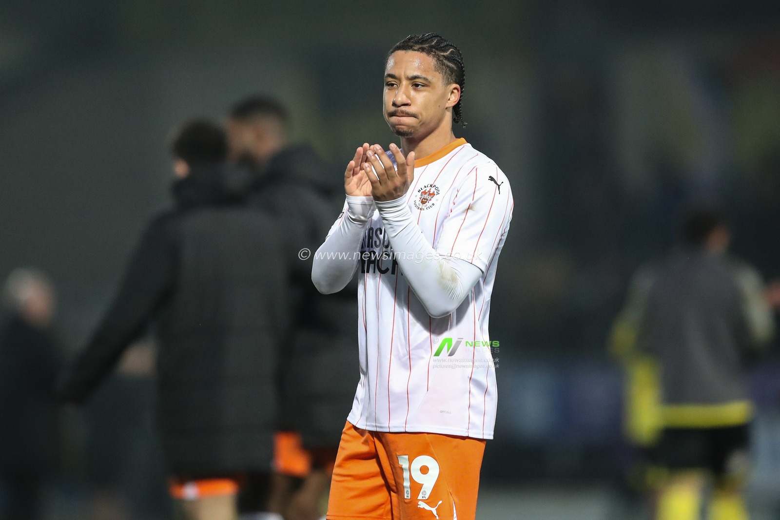 Samuel Silvera of Blackpool applauds the travelling fans after the Sky Bet League 1 match Burton Albion vs Blackpool at Pirelli Stadium, Burton upon Trent, United Kingdom, 8th February 2025

(Photo by Gareth Evans/News Images)