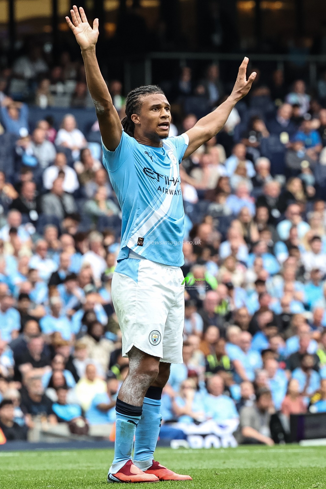 Nathan Ake of Manchester City reacts during the Premier League match Manchester City vs Tottenham Hotspur at Etihad Stadium, Manchester, United Kingdom, 23rd August 2025

(Photo by Mark Cosgrove/News Images)