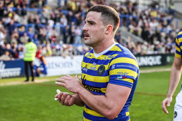 Josh Smith of Warrington Wolves applauds the fans after the game during the Betfred Super League round 5 match Warrington Wolves vs Castleford Tigers at The Halliwell Jones Stadium, Warrington, United Kingdom on 21 March 2026

(Photo by Alfie Cosgrove/News Images)