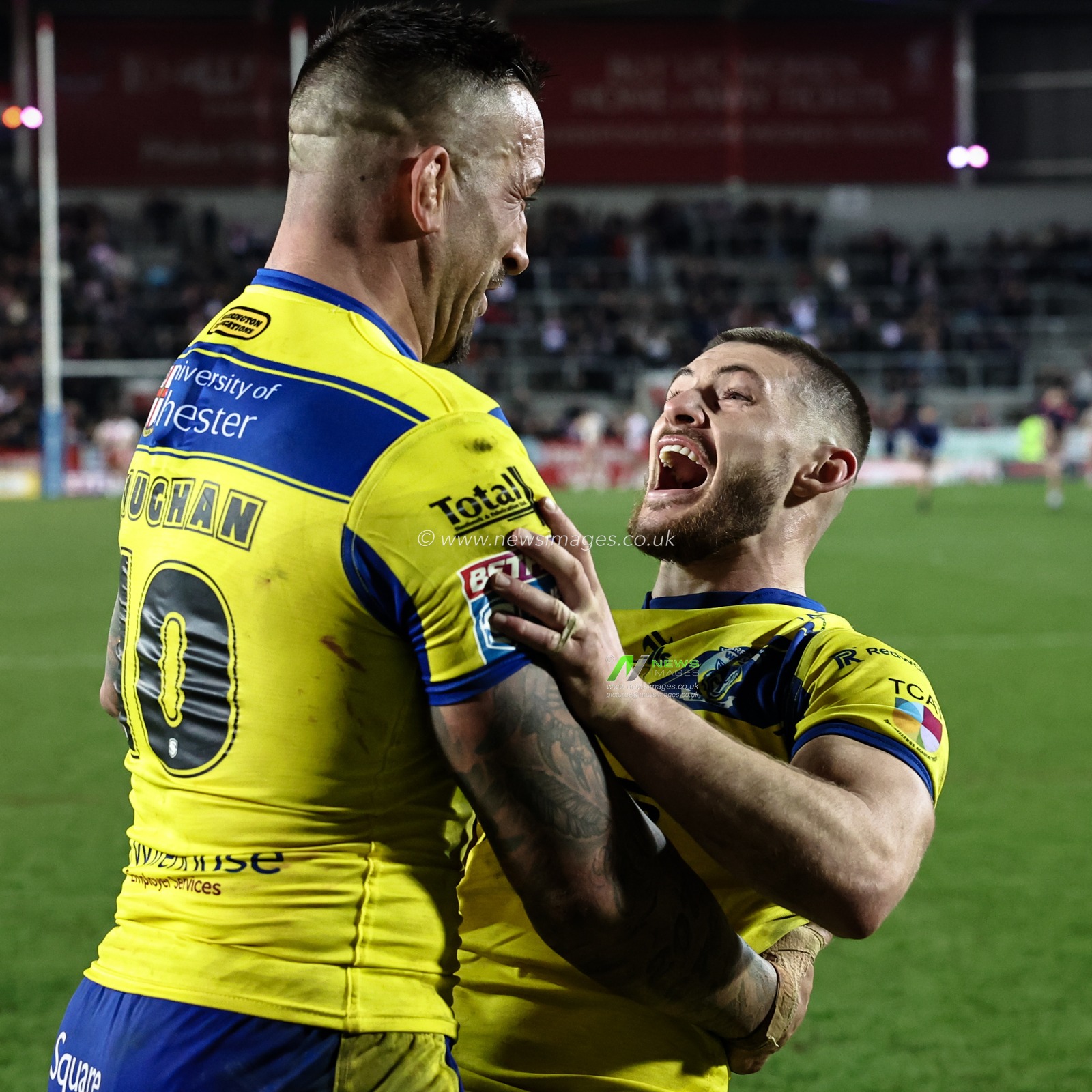Paul Vaughan of Warrington Wolves and Danny Walker of Warrington Wolves celebrate the win during the Betfred Super League Round 5 match St Helens vs Warrington Wolves at Totally Wicked Stadium, St Helens, United Kingdom, 21st March 2025

(Photo by Mark Cosgrove/News Images)