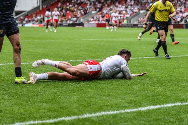 Kyle Feldt of St. Helens goes over for a try during the Betfred Super League round 16 match St Helens vs Salford Red Devils at Totally Wicked Stadium, St Helens, United Kingdom, 29th June 2025

(Photo by Alfie Cosgrove/News Images)