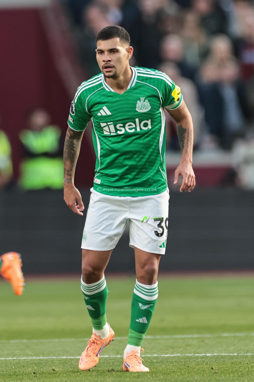 Bruno Guimaraes of Newcastle Untied during the Premier League match West Ham United vs Newcastle United at London Stadium, London, United Kingdom, 2nd November 2025

(Photo by Mark Cosgrove/News Images)

*** GER AUT SUI OUT ***