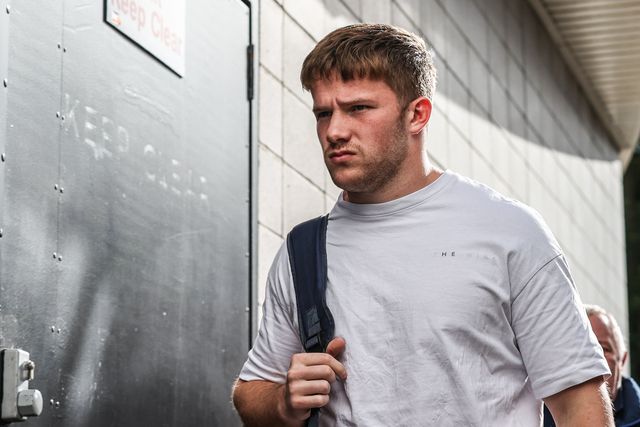 Luke Thomas of Warrington Wolves arrives during the Betfred Super League Round 26 match Hull FC vs Warrington Wolves at MKM Stadium, Hull, United Kingdom, 13th September 2025

(Photo by Alfie Cosgrove/News Images)