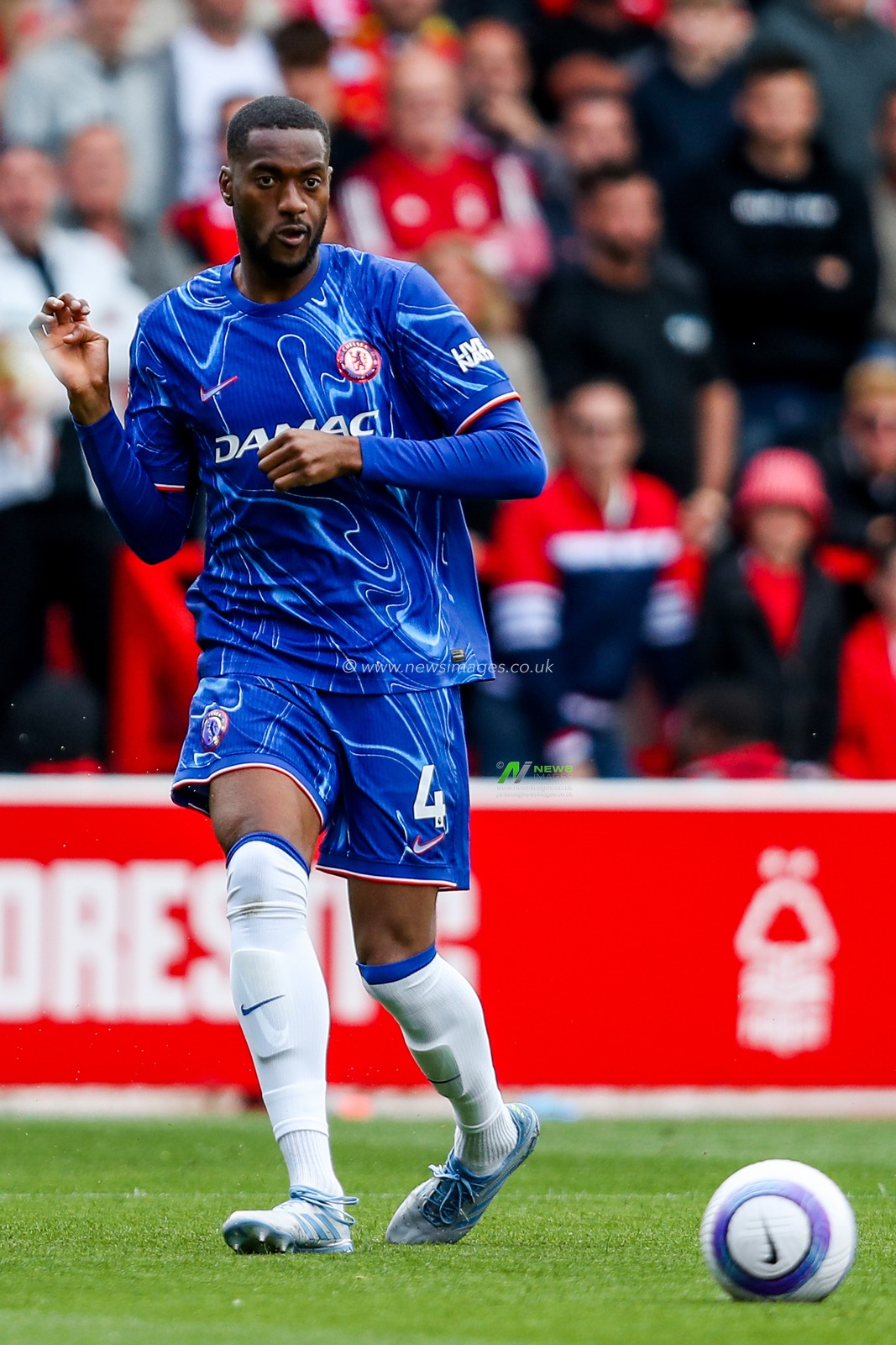 Tosin Adarabioyo of Chelsea passes the ball during the Premier League match Nottingham Forest vs Chelsea at City Ground, Nottingham, United Kingdom, 25th May 2025

(Photo by Izzy Poles/News Images)