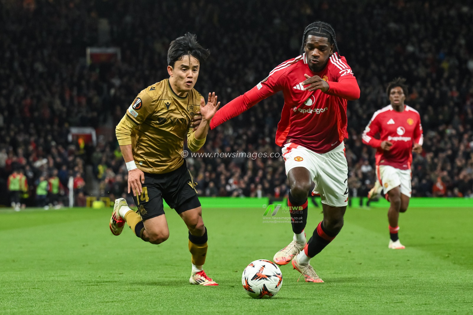 Ayden Heaven of Manchester United and Takefusa Kubo of Real Sociedad battle for the ball during the UEFA Europa League Last 16 match Manchester United vs Real Sociedad at Old Trafford, Manchester, United Kingdom, 13th March 2025

(Photo by Craig Thomas/News Images)