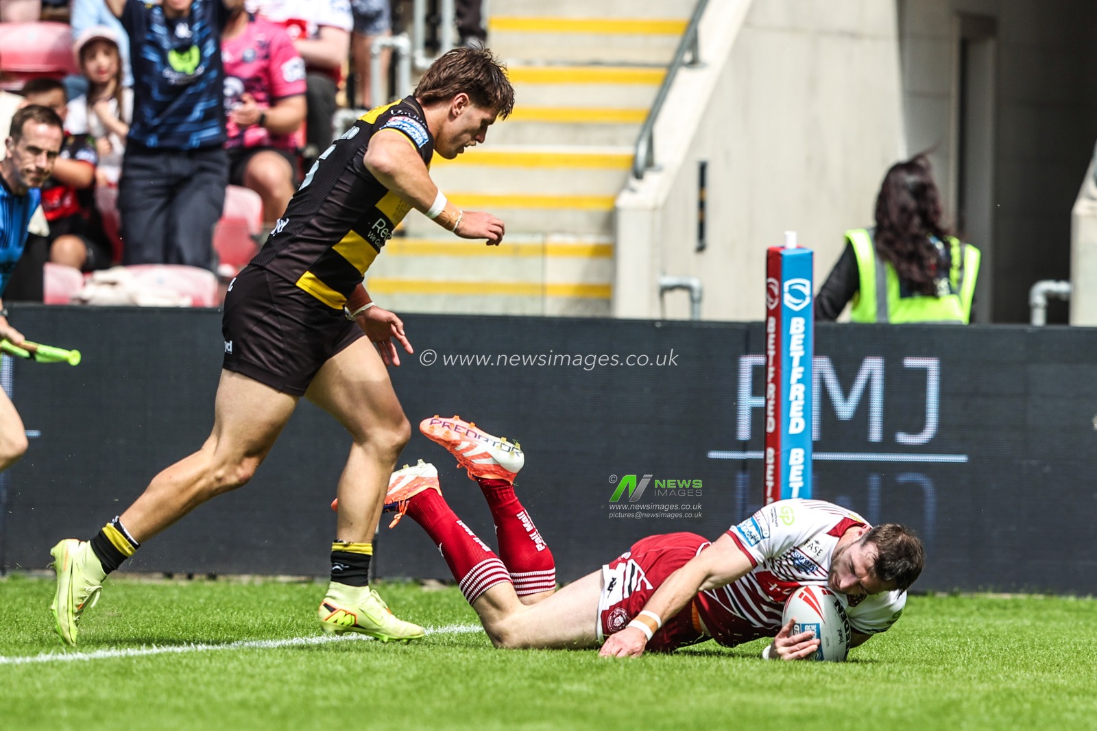 Jake Wardle of Wigan Warriors goes over for a try during the Betfred Super League round 15 match York Knights vs Wigan Warriors at LNER Community Stadium, York, United Kingdom on 20 June 2026

(Photo by Alfie Cosgrove/News Images)