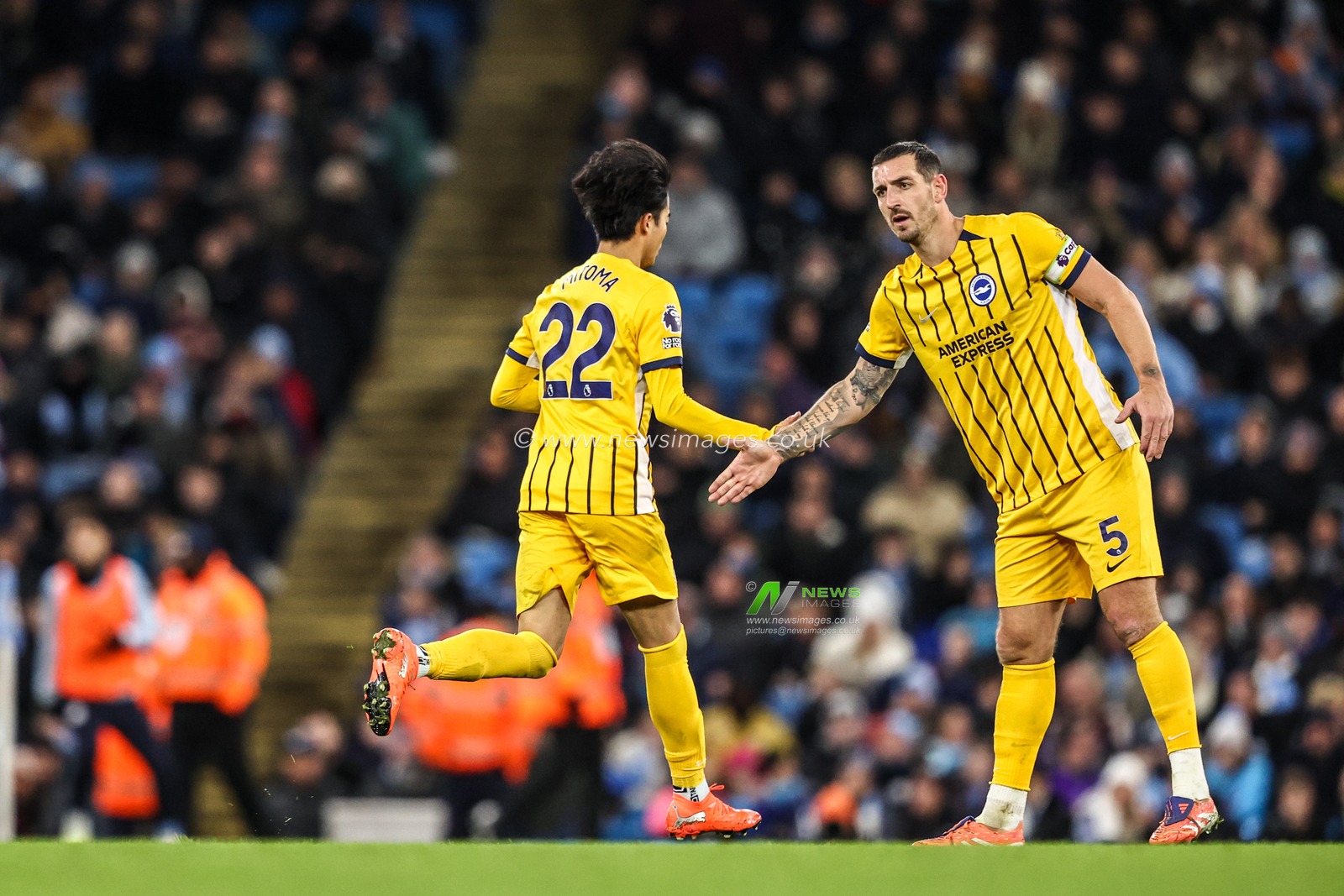 Kaoru Mitoma of Brighton & Hove Albion celebrates his goal to make it 1-1 during the Premier League match Manchester City vs Brighton and Hove Albion at Etihad Stadium, Manchester, United Kingdom, 7th January 2026

(Photo by Alfie Cosgrove/News Images)

*** GER AUT SUI OUT ***