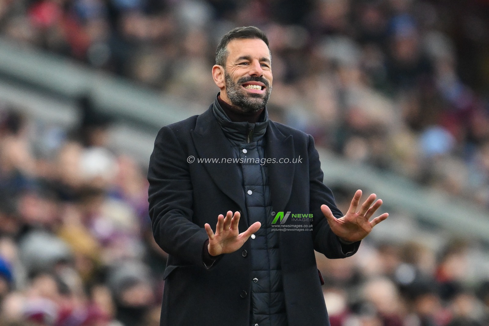 Ruud van Nistelrooy Manager of Leicester City reacts during the Premier League match Aston Villa vs Leicester City at Villa Park, Birmingham, United Kingdom, 4th January 2025

(Photo by Craig Thomas/News Images)