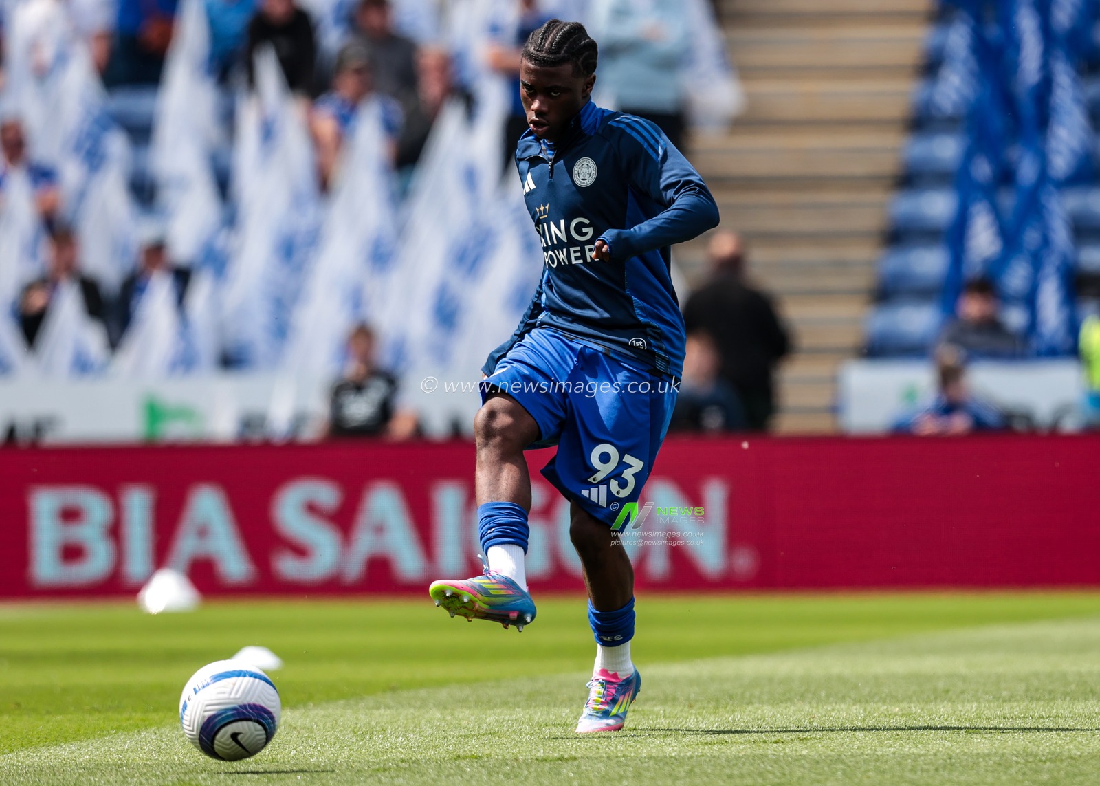 Jeremy Monga of Leicester City in the pregame warmup session during the Premier League match Leicester City vs Ipswich Town at King Power Stadium, Leicester, United Kingdom, 18th May 2025

(Photo by Richard Bierton/News Images)