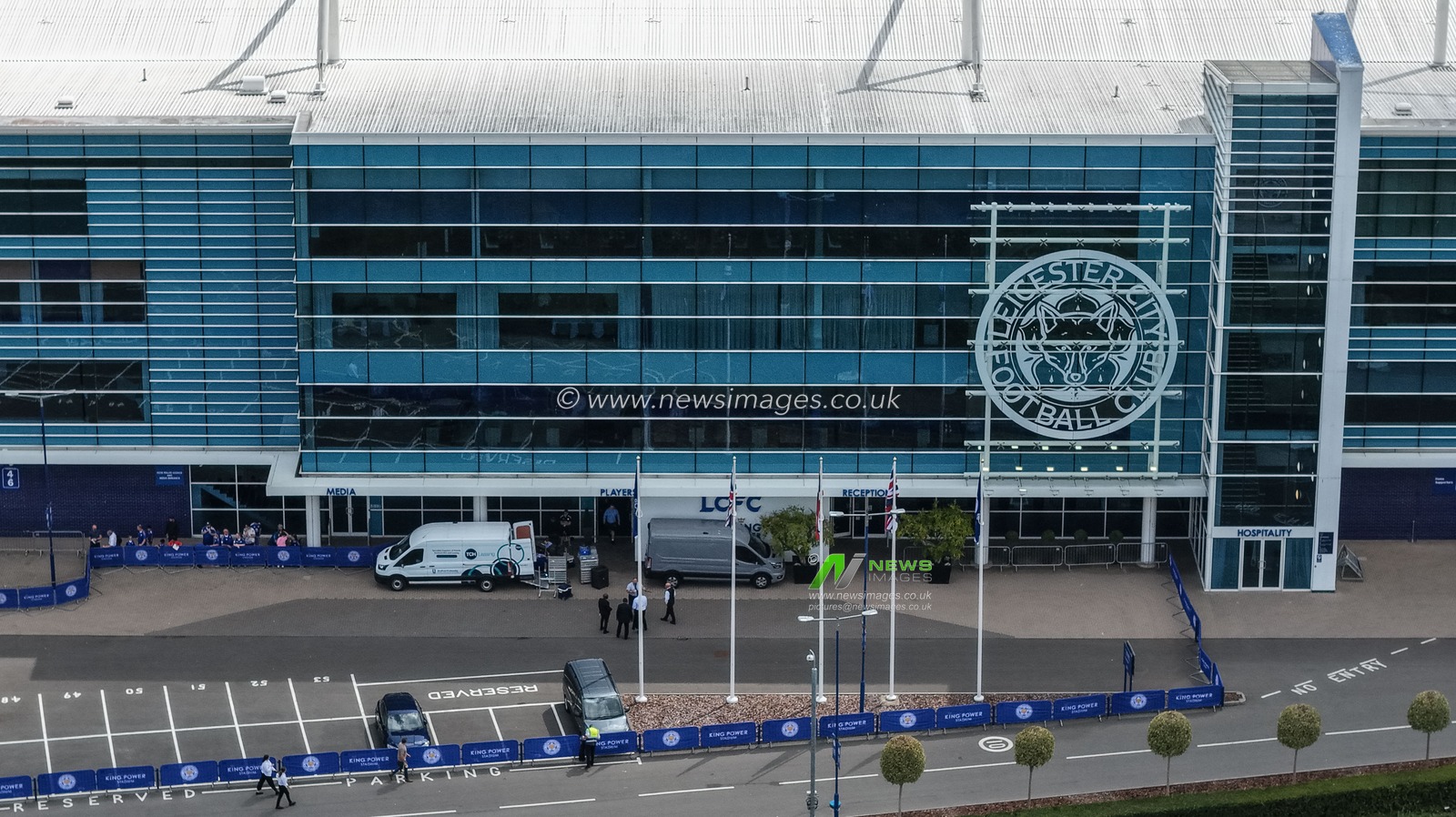 Players entrance at the King Power Stadium during the Sky Bet Championship match Leicester City vs Sheffield Wednesday at King Power Stadium, Leicester, United Kingdom, 10th August 2025

(Photo by Mark Cosgrove/News Images)