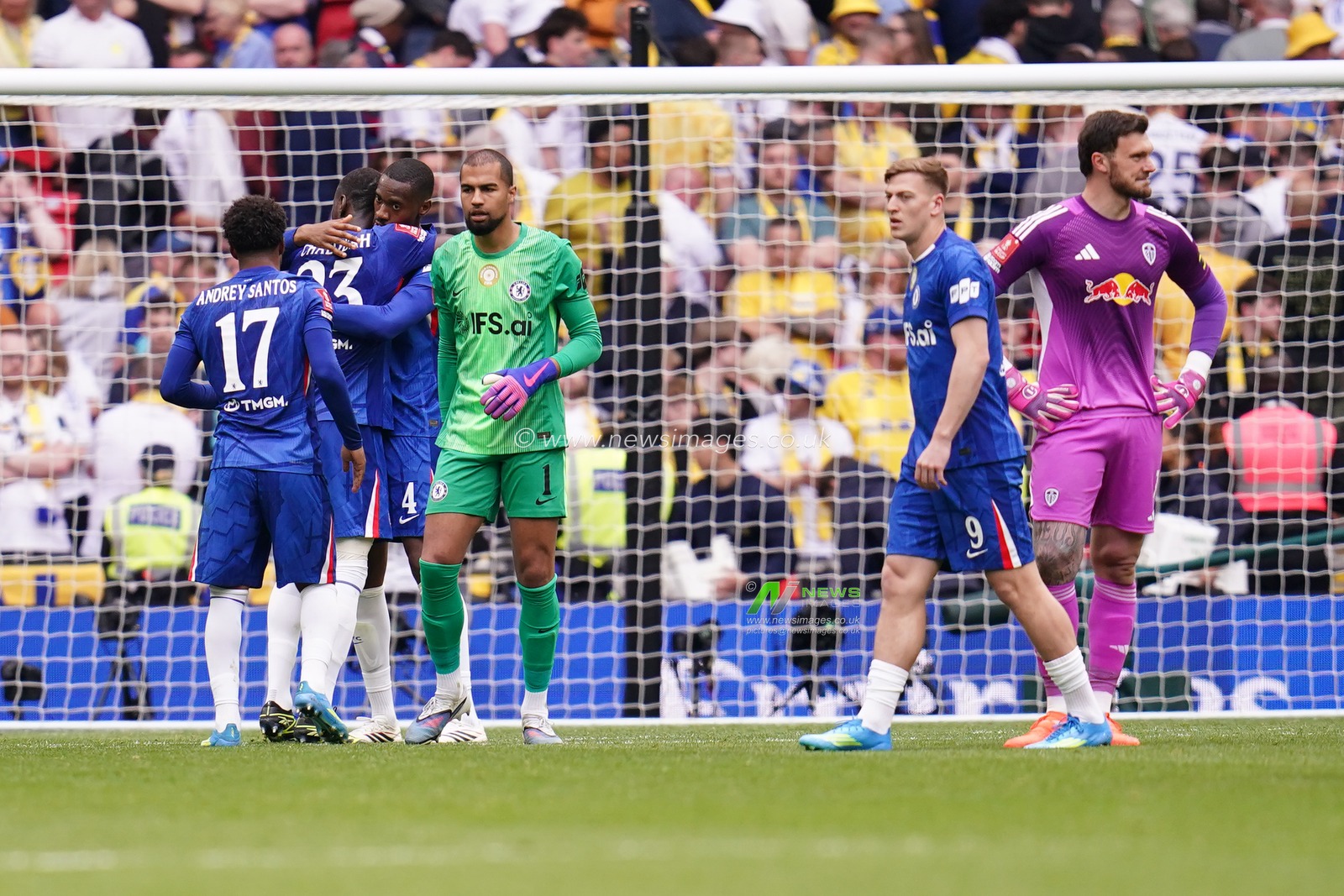 Chelsea players celebrate 1-0 win to confirm fa cup final place during the Emirates FA Cup Semi-Final match Chelsea vs Leeds United at Wembley Stadium, London, United Kingdom on 26 April 2026

(Photo by Harvey Murphy/News Images)