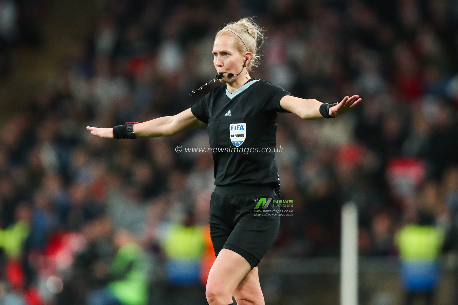 Referee Lina Lehtovvara decides â€˜no penalty after checking the video assistant referee during the Women's International Friendly match England vs United States at Wembley Stadium, London, United Kingdom, 30th November 2024

(Photo by Izzy Poles/News Images)