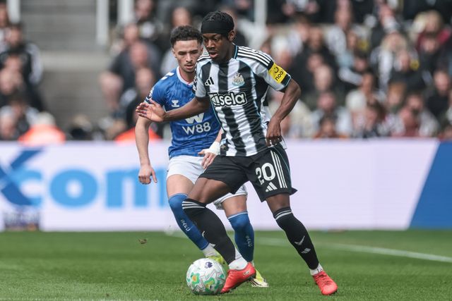 Anthony Elanga of Newcastle United holds the ball as Chemsdine Talbi of Sunderland pressures during the Premier League match Newcastle Untied vs Sunderland at St. James's Park, Newcastle, United Kingdom on 22 March 2026

(Photo by Mark Cosgrove/News Images)