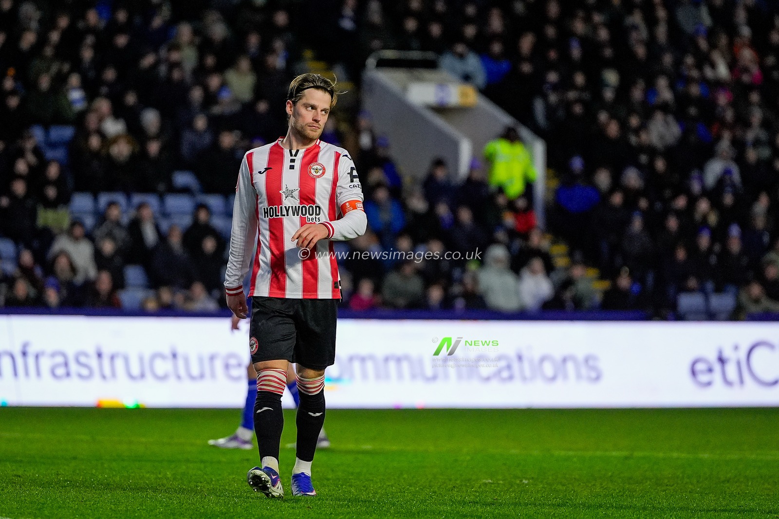 Mathias Jensen of Brentford celebrates his goal to make it 0-2 during the Emirates FA Cup Third Round match Sheffield Wednesday vs Brentford at Hillsborough, Sheffield, United Kingdom, 10th January 2026

(Photo by Maynard Manyowa/News Images)