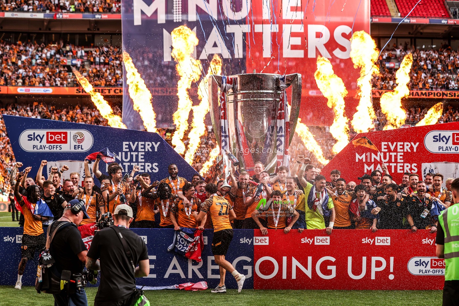 Hull City lift the Sky Bet Championship Playoff trophy after winning 1-0 to be promoted to the Premier League during the Sky Bet Championship Playoffs Final match Hull City vs Middlesbrough at Wembley Stadium, London, United Kingdom on 23 May 2026

(Photo by Alfie Cosgrove/News Images)