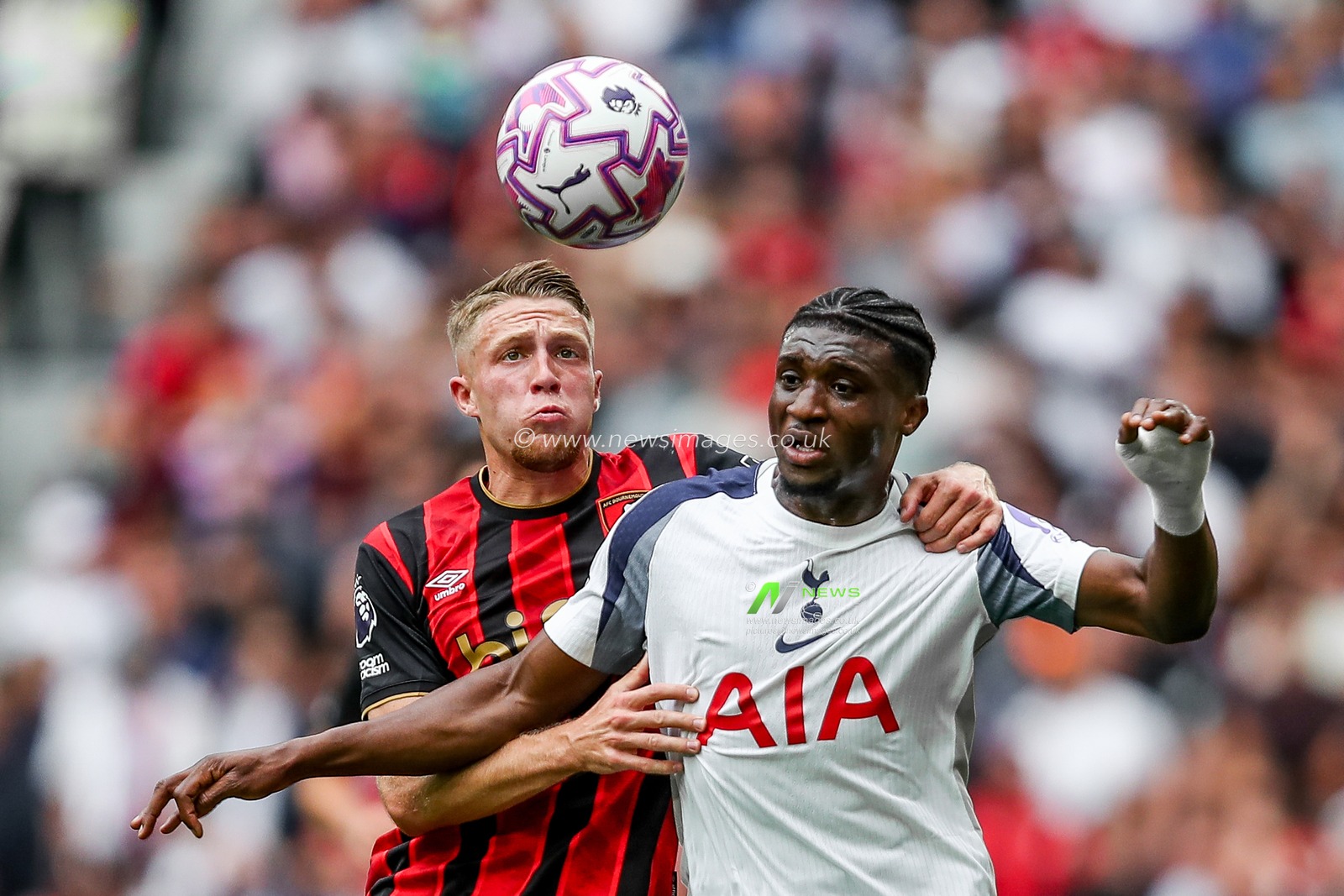 Adrien Truffert of AFC Bournemouth battles for the ball with Mohammed Kudus of Tottenham Hotspur during the Premier League match Tottenham Hotspur vs Bournemouth at Tottenham Hotspur Stadium, London, United Kingdom, 30th August 2025

(Photo by Izzy Poles/News Images)