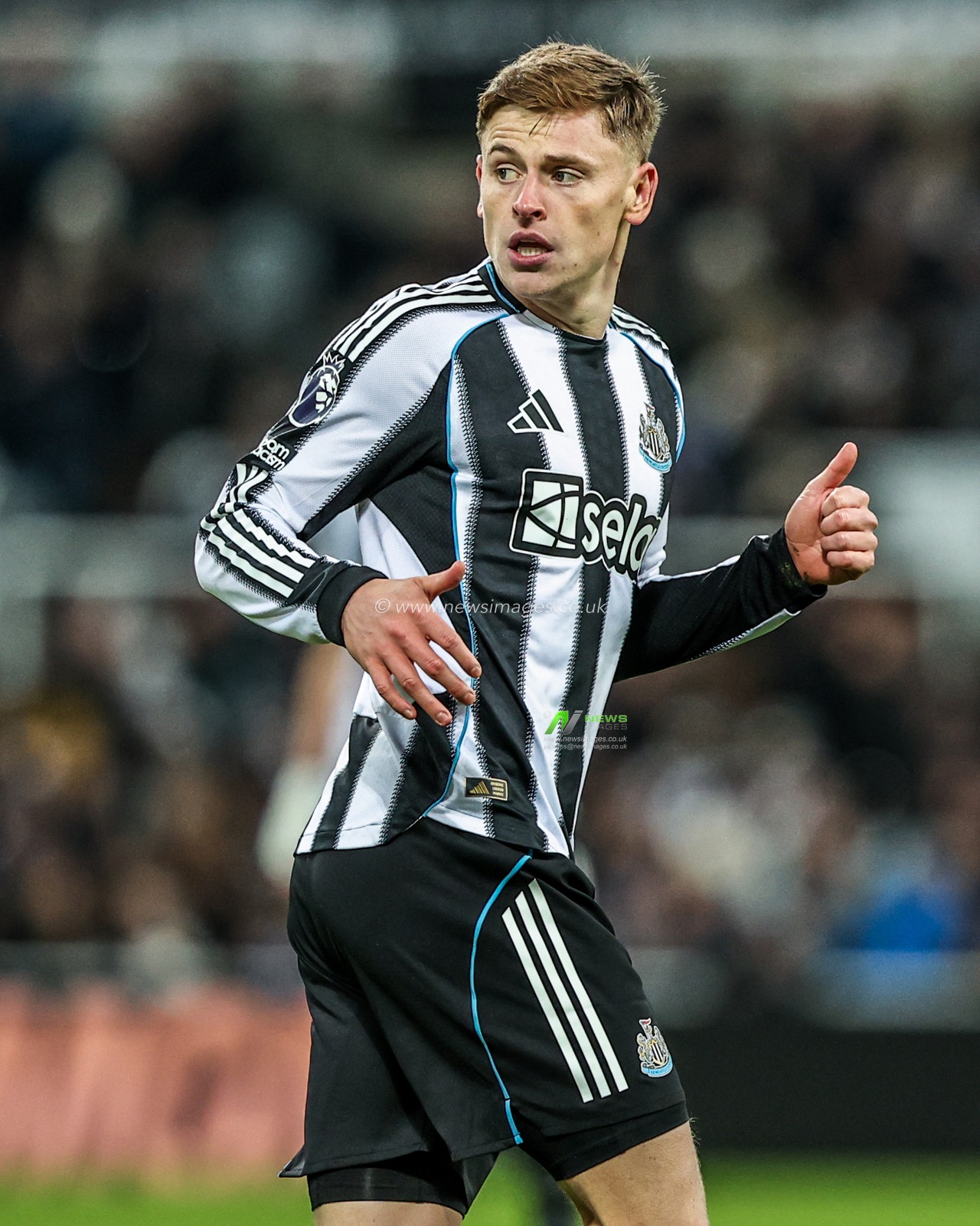 Harvey Barnes of Newcastle United during the Premier League match Newcastle United vs Tottenham Hotspur at St. James's Park, Newcastle, United Kingdom, 2nd December 2025

(Photo by Alfie Cosgrove/News Images)

*** GER AUT SUI OUT ***