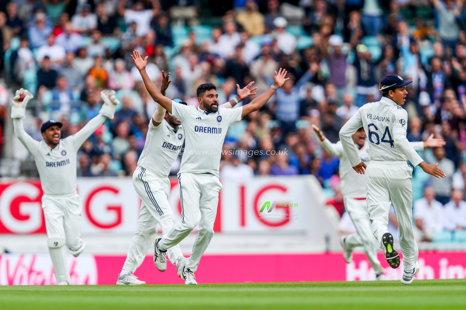 Mohammed Siraj of India celebrates with teammates after the dismissal of Jamie Smith of England during the 5th Rothesay Test Match day 5 England v India at The Kia Oval, London, United Kingdom, 4th August 2025

(Photo by Izzy Poles/News Images)