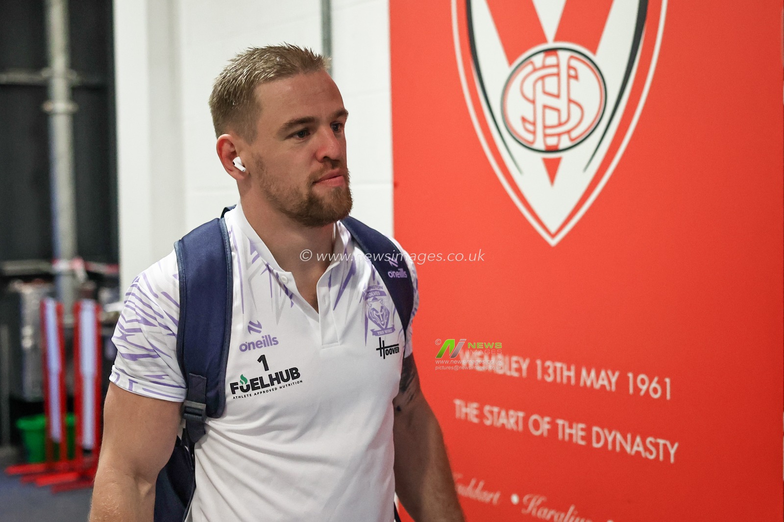 Matt Dufty of Warrington Wolves arrives during the Betfred Super League Round 5 match St Helens vs Warrington Wolves at Totally Wicked Stadium, St Helens, United Kingdom, 21st March 2025

(Photo by Mark Cosgrove/News Images)