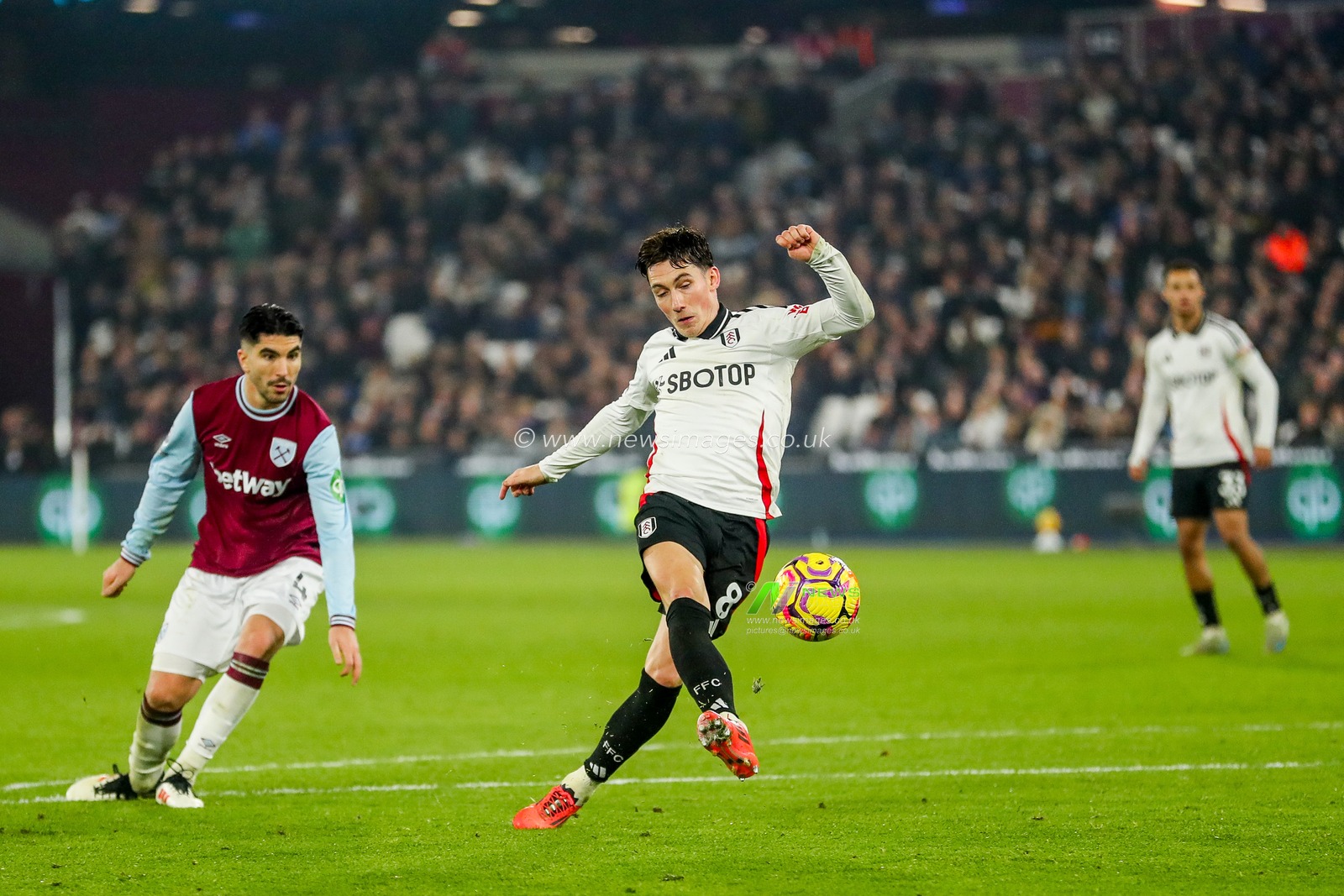 Harry Wilson of Fulham shoots during the Premier League match West Ham United vs Fulham at London Stadium, London, United Kingdom, 14th January 2025

(Photo by Izzy Poles/News Images)