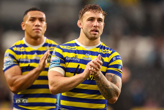 Warrington players applaud the fans a the final whistle during the Betfred Super League round 25 match Hull FC vs Warrington Wolves at MKM Stadium, Hull, United Kingdom on 29 August 2026

(Photo by Alfie Cosgrove/News Images)
