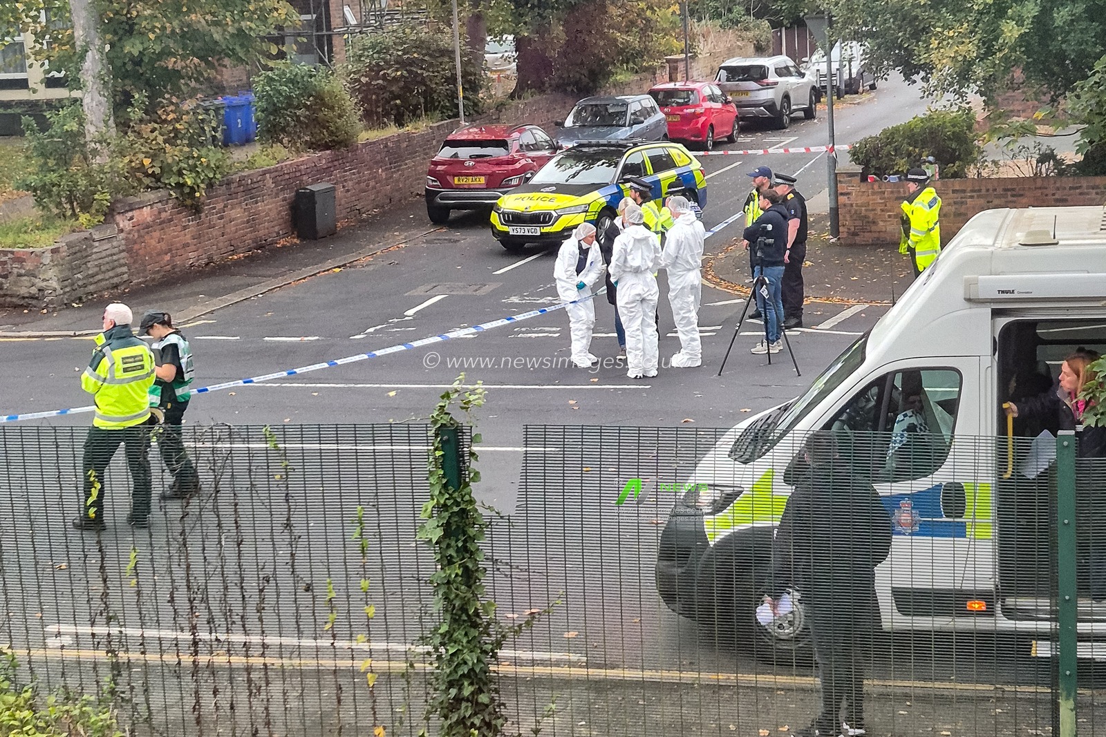 Police at the scene during the Manchester synagogue attack at Manchester Synagogue, Manchester, United Kingdom, 2nd October 2025

Photo: anonymous/News Images