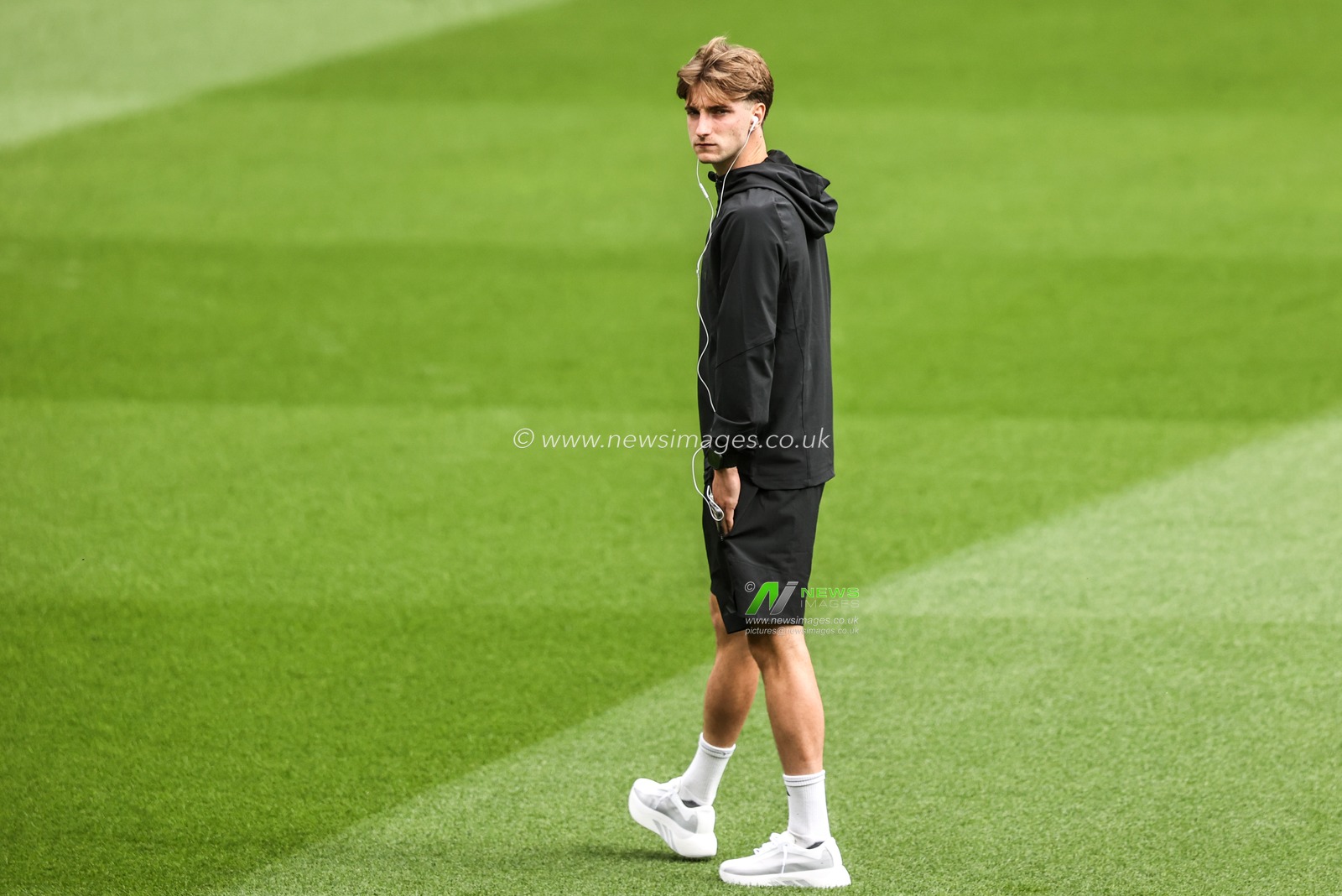 Cesar Palacios of Fulham arrives during the Premier League match Sunderland vs Fulham at Stadium Of Light, Sunderland, United Kingdom on 30 August 2026

(Photo by Alfie Cosgrove/News Images)