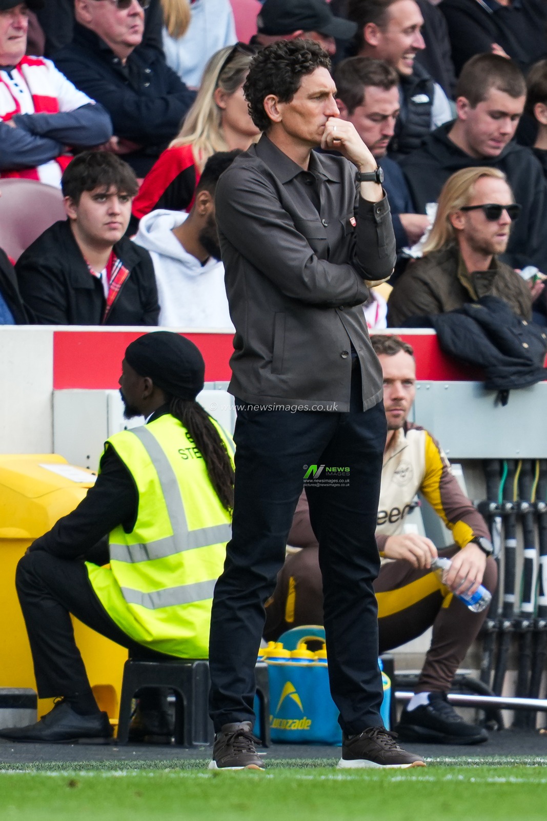 Keith Andrews manager of Brentford during the Premier League match Brentford vs Manchester United at The Gtech Community Stadium, London, United Kingdom, 27th September 2025

(Photo by Harvey Murphy/News Images)
