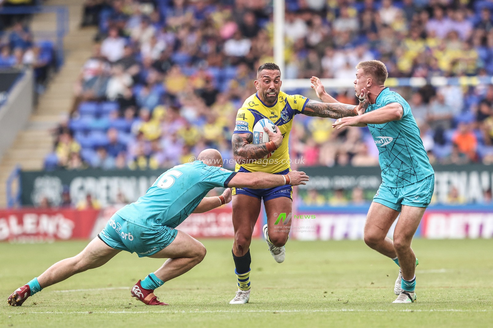 Paul Vaughan of Warrington Wolves is tackled during the Betfred Super League round 15 match Warrington Wolves vs Huddersfield Giants at Halliwell Jones Stadium, Warrington, United Kingdom, 21st June 2025

(Photo by Alfie Cosgrove/News Images)