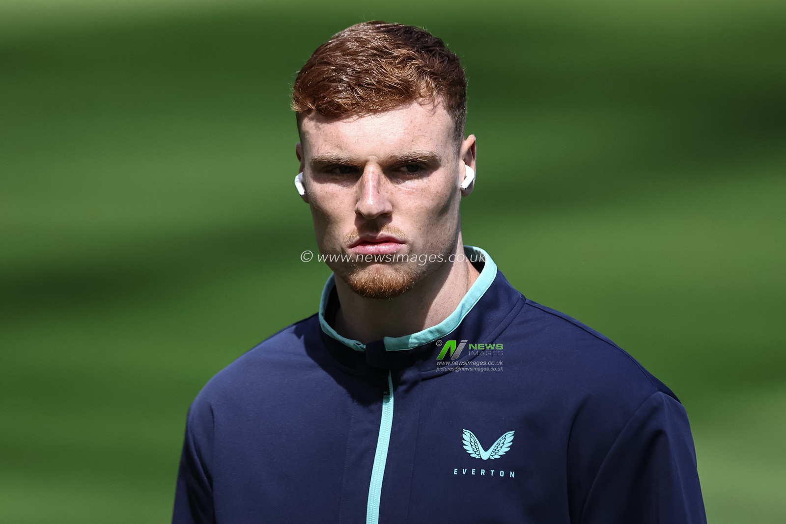 Jake O'Brien of Everton arrives during the Premier League match Newcastle United vs Everton at St. James's Park, Newcastle, United Kingdom, 25th May 2025

(Photo by Mark Cosgrove/News Images)
