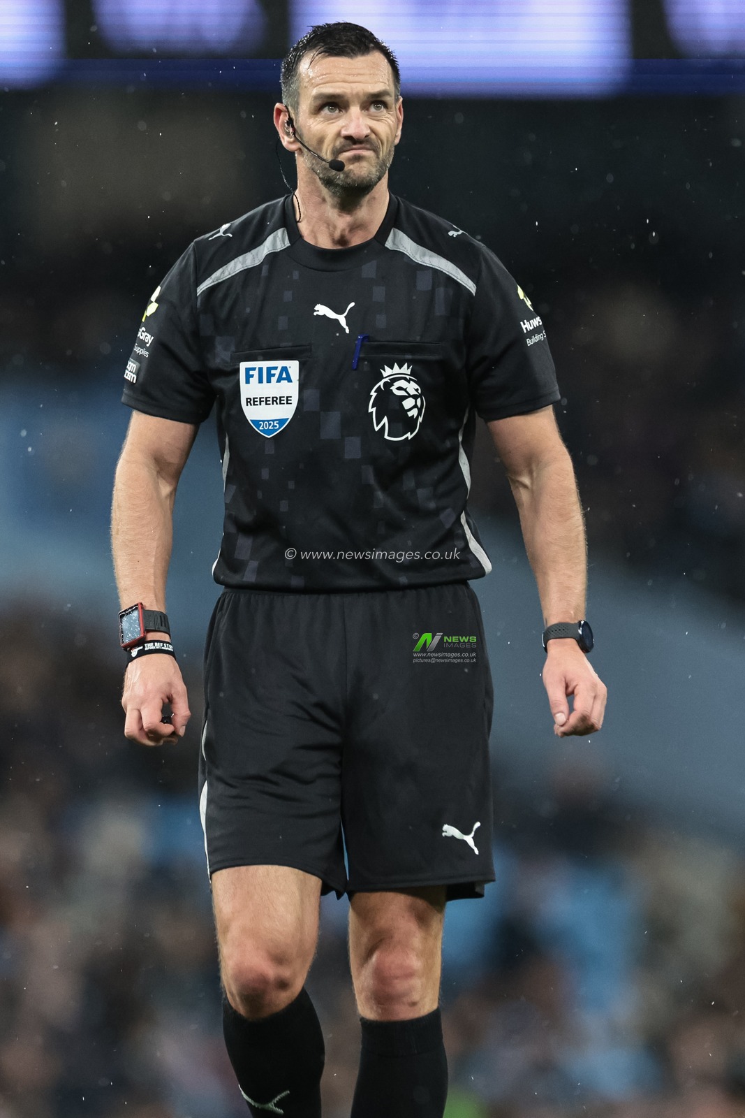 Referee Andy Madley during the Premier League match Manchester City vs Sunderland at Etihad Stadium, Manchester, United Kingdom, 6th December 2025

(Photo by Mark Cosgrove/News Images)

*** GER AUT SUI OUT ***