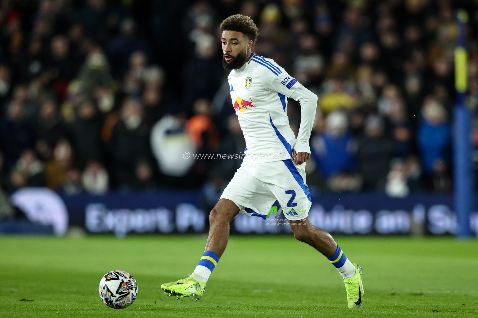 Jayden Bogle of Leeds United passes the ball during the Sky Bet Championship match Leeds United vs Sunderland at Elland Road, Leeds, United Kingdom, 17th February 2025

(Photo by Alfie Cosgrove/News Images)