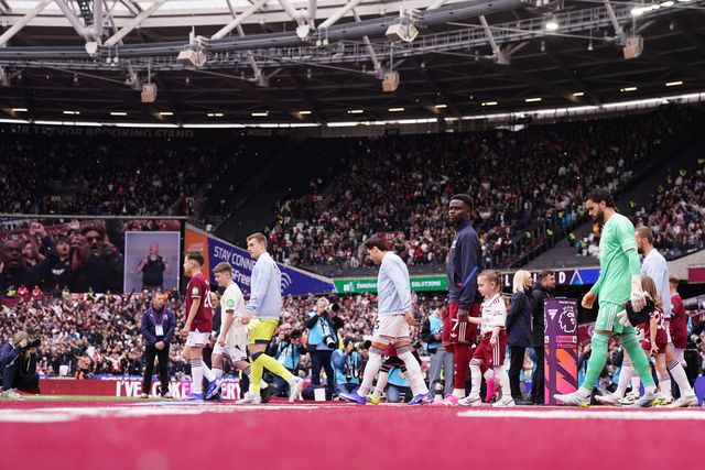 Both sets of players ahead of kick off during the Premier League match West Ham United vs Arsenal at London Stadium, London, United Kingdom on 10 May 2026

(Photo by Harvey Murphy/News Images)