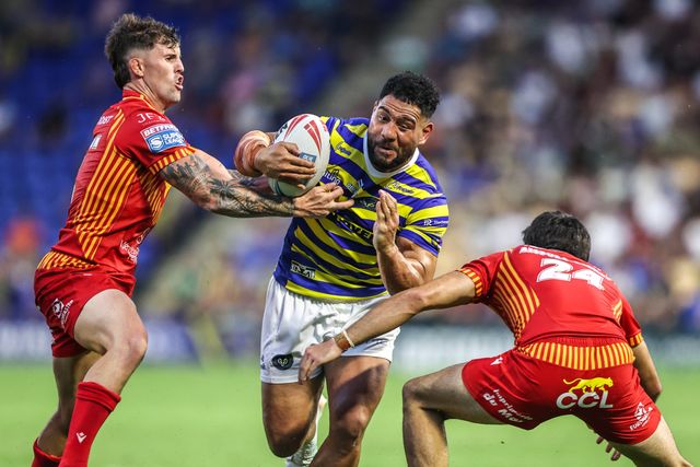 Kelepi Tanginoa of Warrington Wolves is tackled by Toby Sexton of Catalans Dragons and Guillermo Aispuro-Bichet of Catalans Dragons during the Betfred Super League round 16 match Warrington Wolves vs Catalans Dragons at The Halliwell Jones Stadium, Warrington, United Kingdom on 25 June 2026

(Photo by Alfie Cosgrove/News Images)