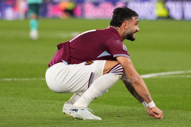 Valentin Castellanos of West Ham United reacts after missed opportunity during the Premier League match West Ham United vs Wolverhampton Wanderers at London Stadium, London, United Kingdom on 10 April 2026

(Photo by Harvey Murphy/News Images)