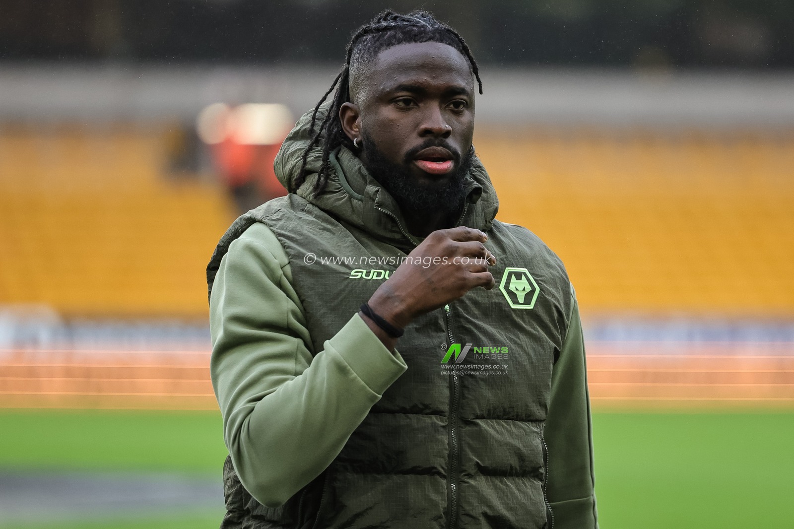 Tolu Arokodare of Wolverhampton Wanderers during the Premier League match Wolverhampton Wanderers vs Crystal Palace at Molineux, Wolverhampton, United Kingdom, 22nd November 2025

(Photo by Mark Cosgrove/News Images)

*** GER AUT SUI OUT ***