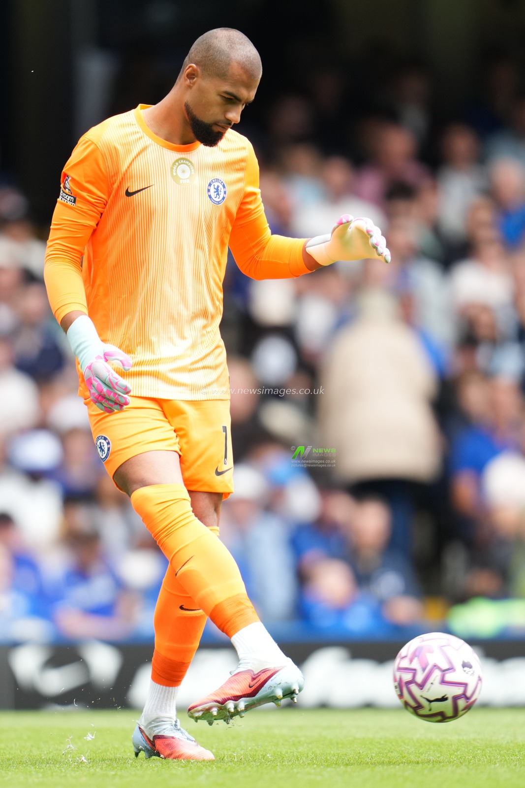 Robert Sánchez of Chelsea during the Premier League match Chelsea vs Fulham at Stamford Bridge, London, United Kingdom, 30th August 2025

(Photo by Harvey Murphy/News Images)