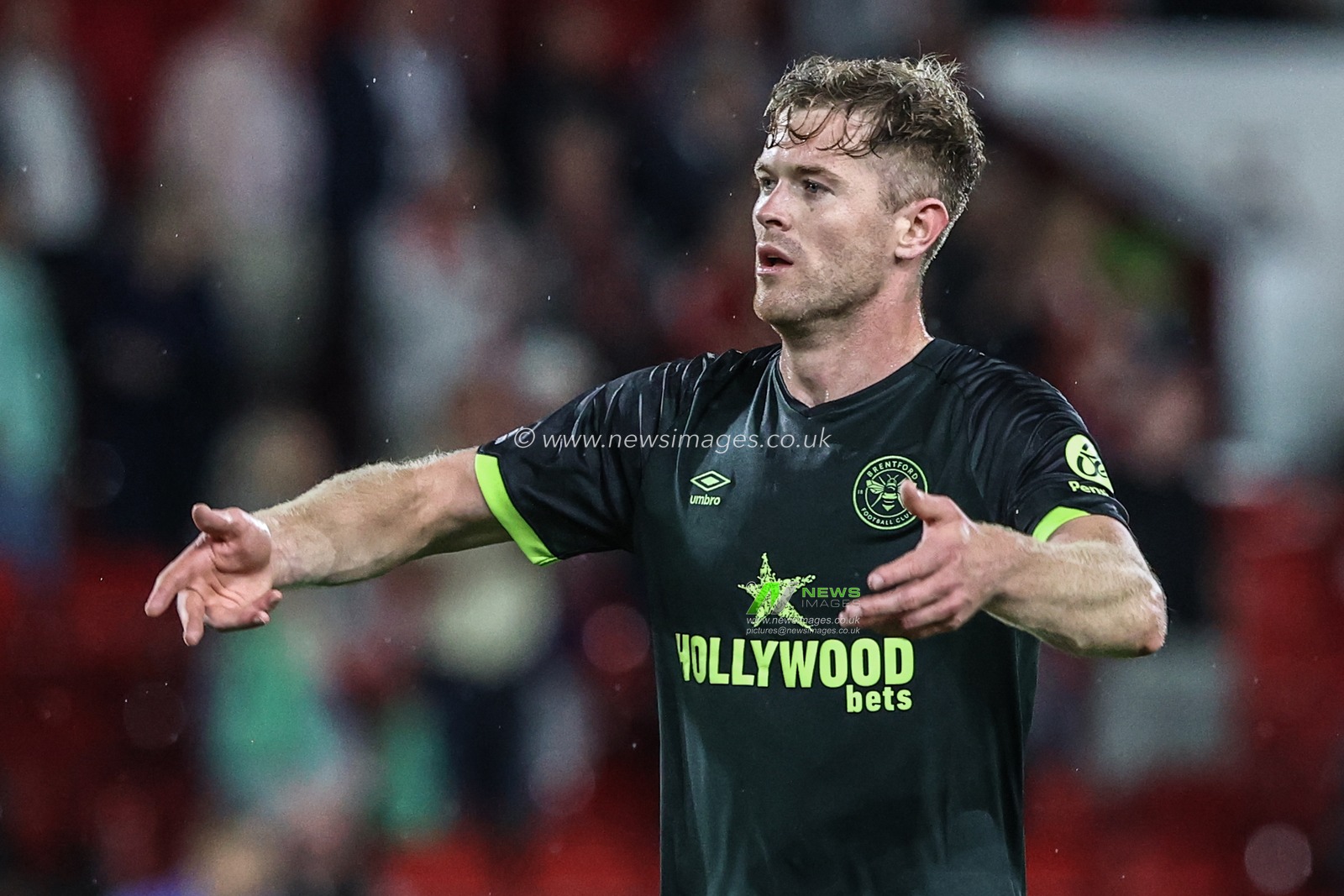 Nathan Collins of Brentford celebrates the win during the Premier League match Nottingham Forest vs Brentford at City Ground, Nottingham, United Kingdom, 30th April 2025

(Photo by Alfie Cosgrove/News Images)