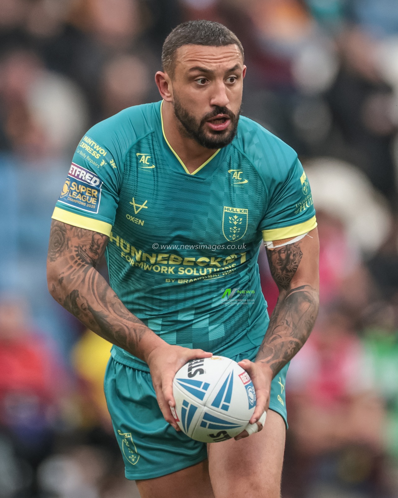 Elliot Minchella of Hull KR breaks with the ball during the Betfred Super League Round 4 match Huddersfield Giants vs Hull KR at Accu Stadium, Huddersfield, United Kingdom on 08 March 2026

(Photo by Mark Cosgrove/News Images)