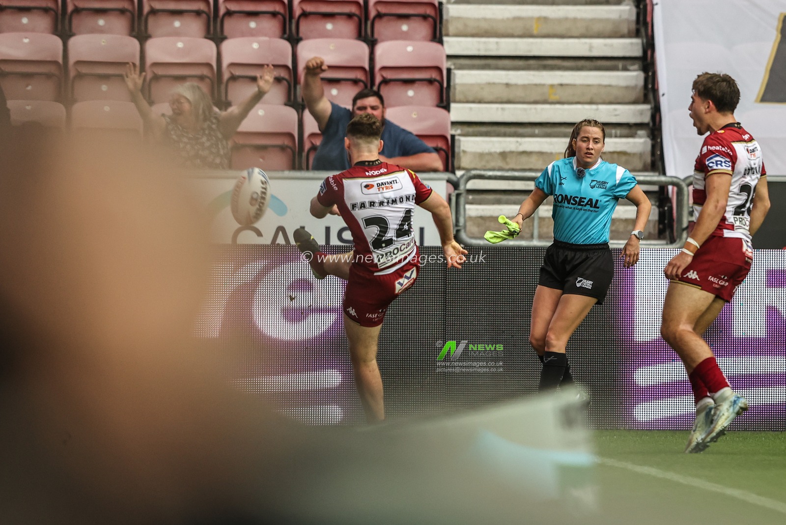 Jack Farrimond of Wigan Warriors celebrates his try during the Betfred Super League round 20 match Wigan Warriors vs Catalans Dragons at The Brick Community Stadium, Wigan, United Kingdom, 25th July 2025

(Photo by Alfie Cosgrove/News Images)
