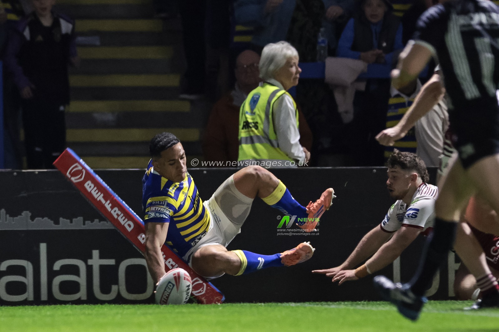 Albert Hopoate of Warrington Wolves goes over for a try during the Betfred Super League round 9 match Warrington Wolves vs Wigan Warriors at The Halliwell Jones Stadium, Warrington, United Kingdom on 24 April 2026

(Photo by Mark Cosgrove/News Images)