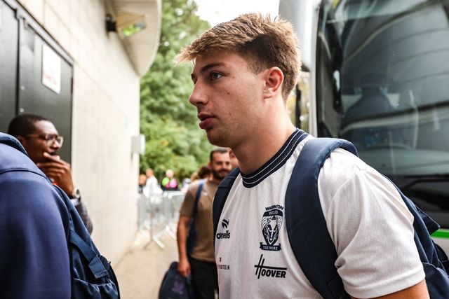 Ewan Irwin of Warrington Wolves arrives during the Betfred Super League round 25 match Hull FC vs Warrington Wolves at MKM Stadium, Hull, United Kingdom on 29 August 2026

(Photo by Alfie Cosgrove/News Images)