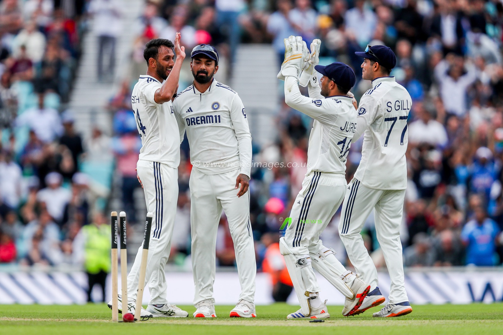 Prasidh Krishna of India celebrates with teammates after dismissing Josh Tongue of England during the 5th Rothesay Test Match day 5 England v India at The Kia Oval, London, United Kingdom, 4th August 2025

(Photo by Izzy Poles/News Images)